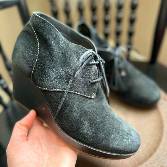 COLE HAAN NIKE AIR BLACK Britt chukka SUEDE WEDGE BOOTIE 8 - Picture 1 of 9